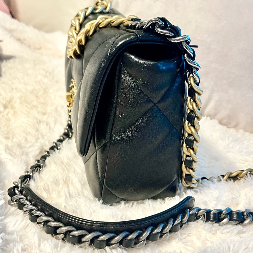 CHANEL 19 Lambskin Quilted Flap Bag in Black Micro Chip - Picture 10 of 16